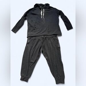 New York Laundry Athleisure Hoodie & Capri Jogger Matching Set in Gray Size 1X